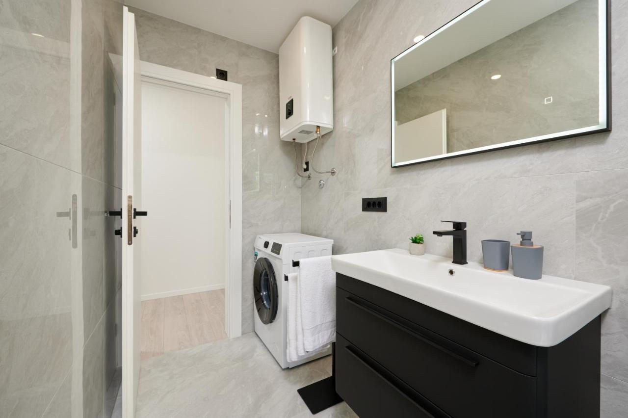 Apartment Elli โตรกีร์ ภายนอก รูปภาพ
