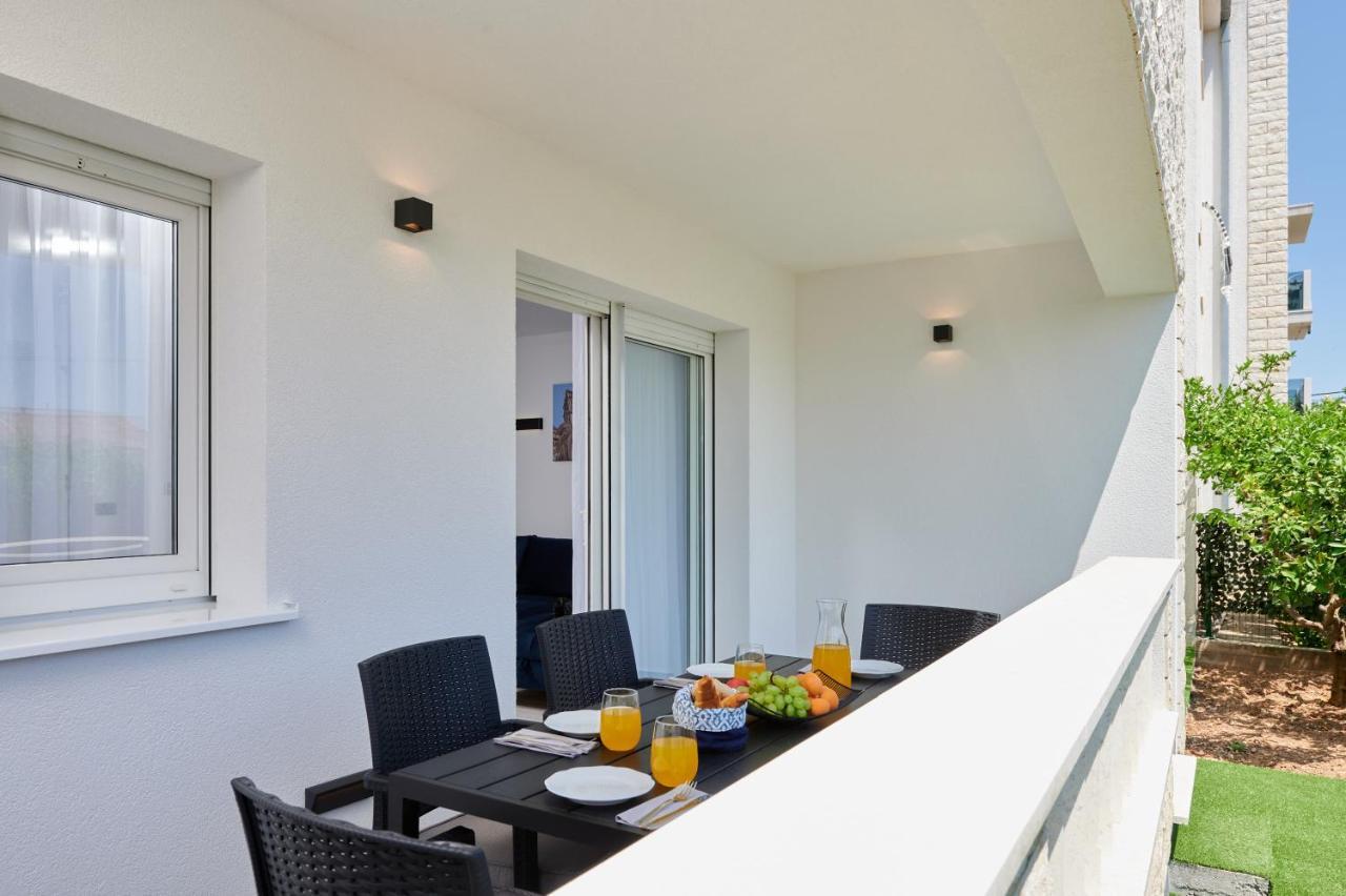 Apartment Elli โตรกีร์ ภายนอก รูปภาพ
